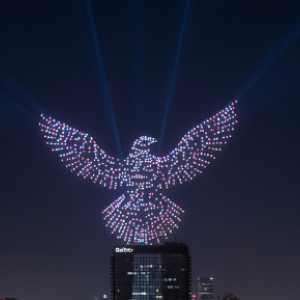 Nahrad� drony klasick� oh�ostroje? Co byste m�li v�d�t o budoucnosti sv�teln�ch show